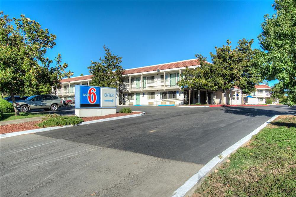 Motel 6-Redding, Ca - South Екстер'єр фото