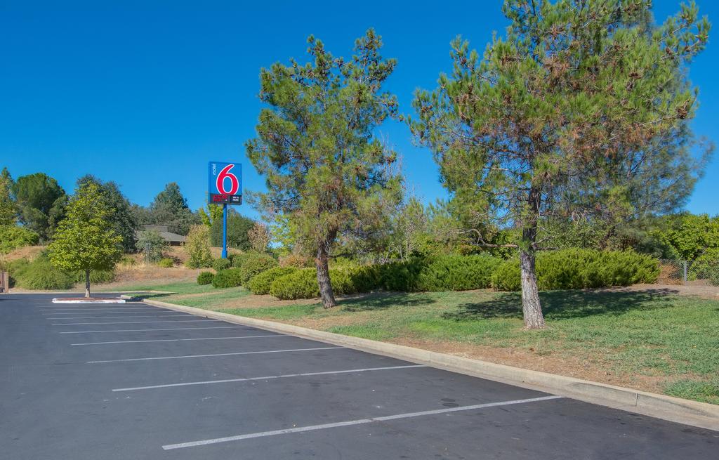 Motel 6-Redding, Ca - South Екстер'єр фото