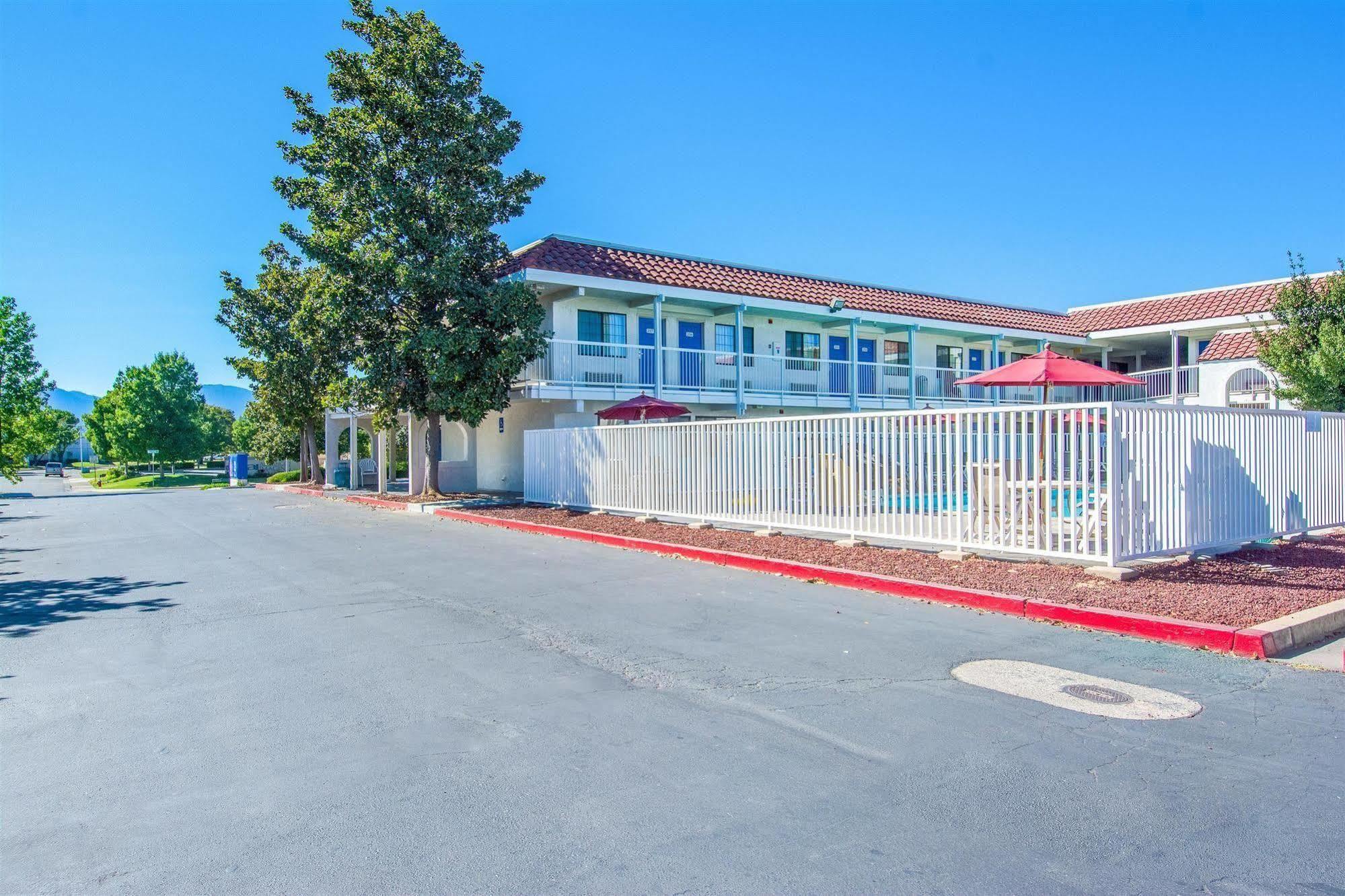 Motel 6-Redding, Ca - South Екстер'єр фото