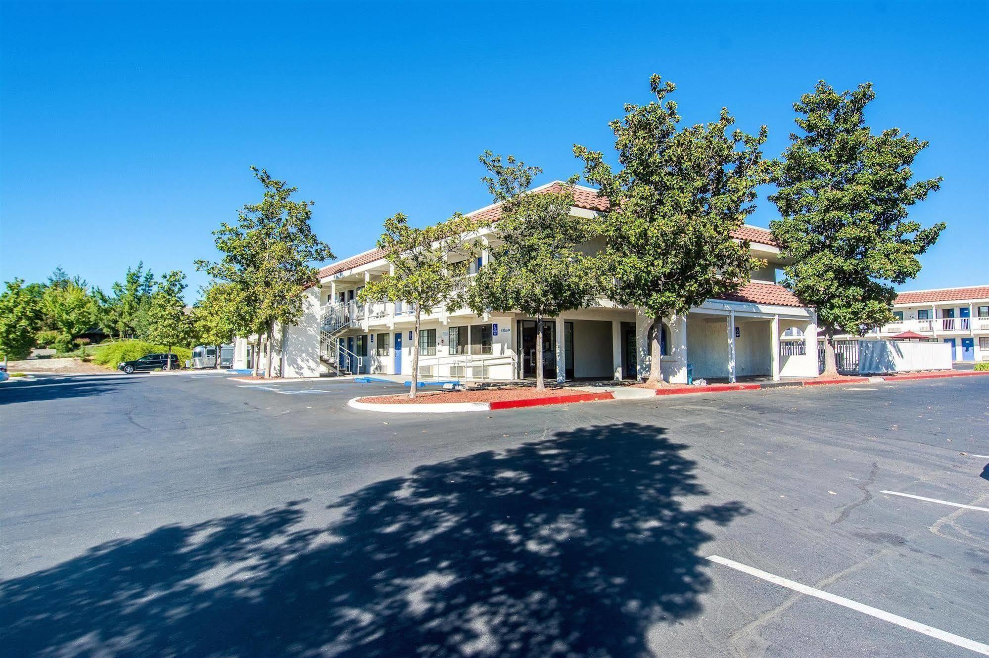 Motel 6-Redding, Ca - South Екстер'єр фото