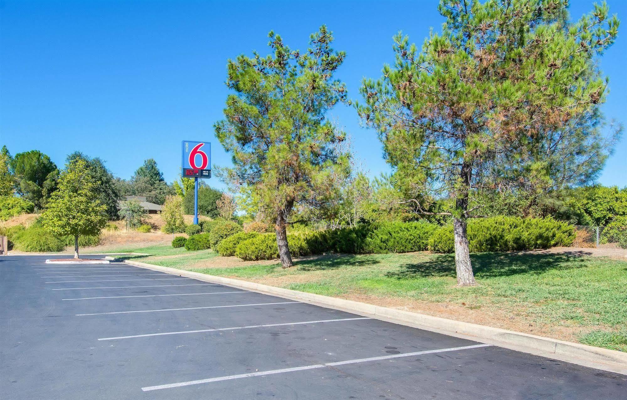 Motel 6-Redding, Ca - South Екстер'єр фото