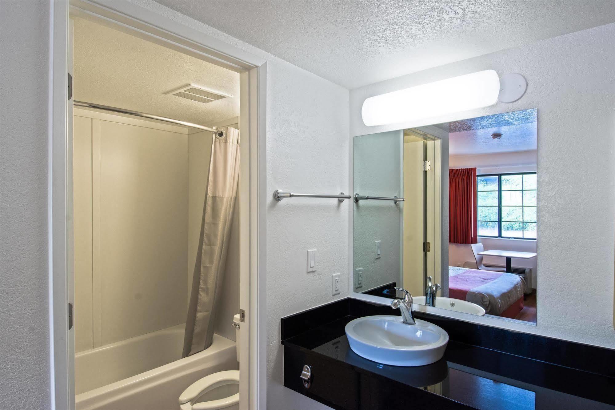 Motel 6-Redding, Ca - South Екстер'єр фото