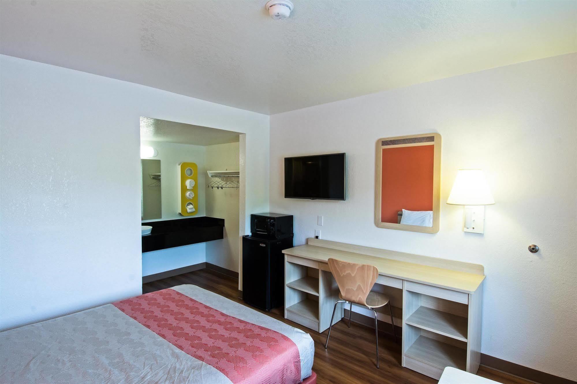 Motel 6-Redding, Ca - South Екстер'єр фото