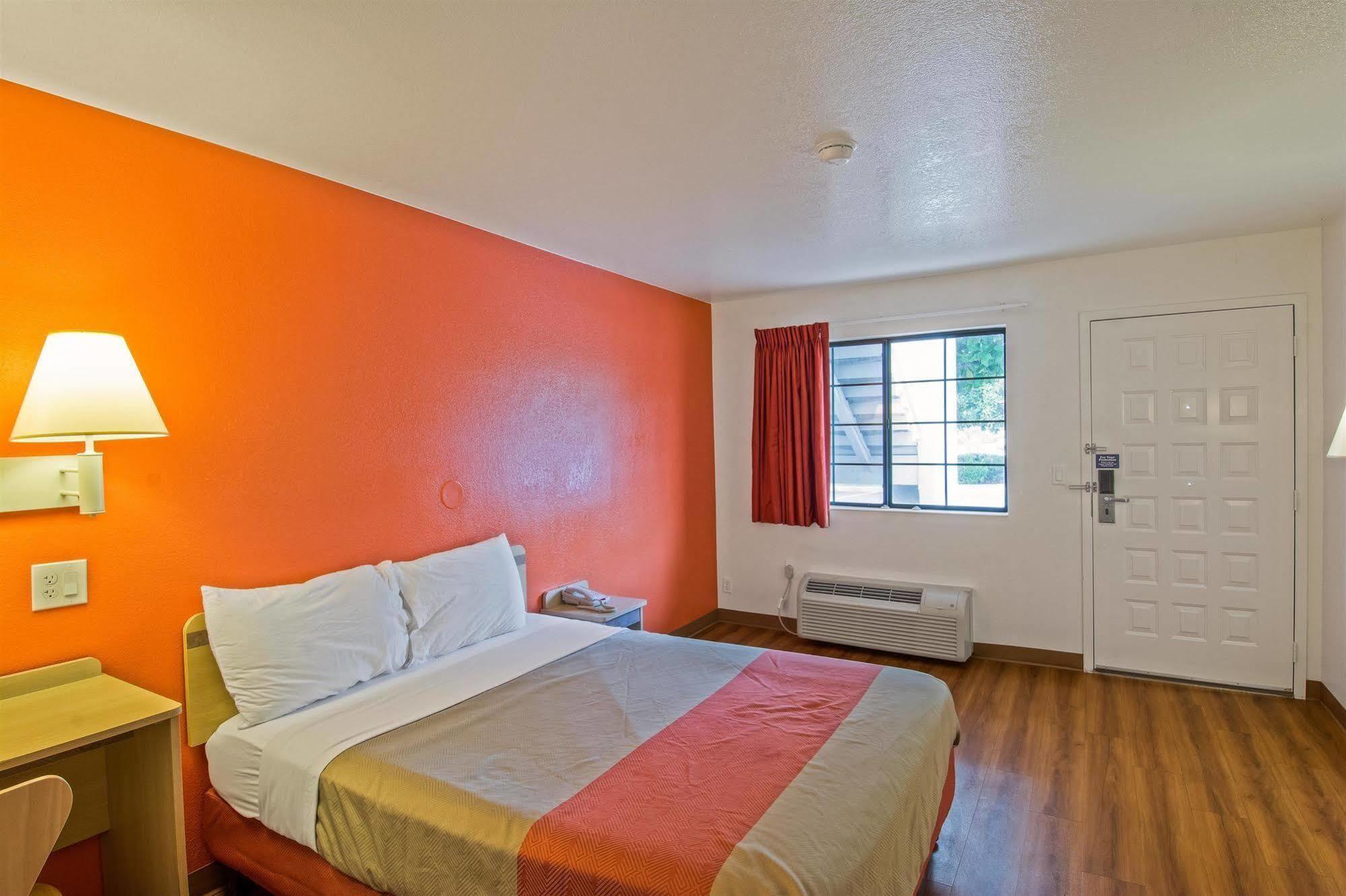 Motel 6-Redding, Ca - South Екстер'єр фото