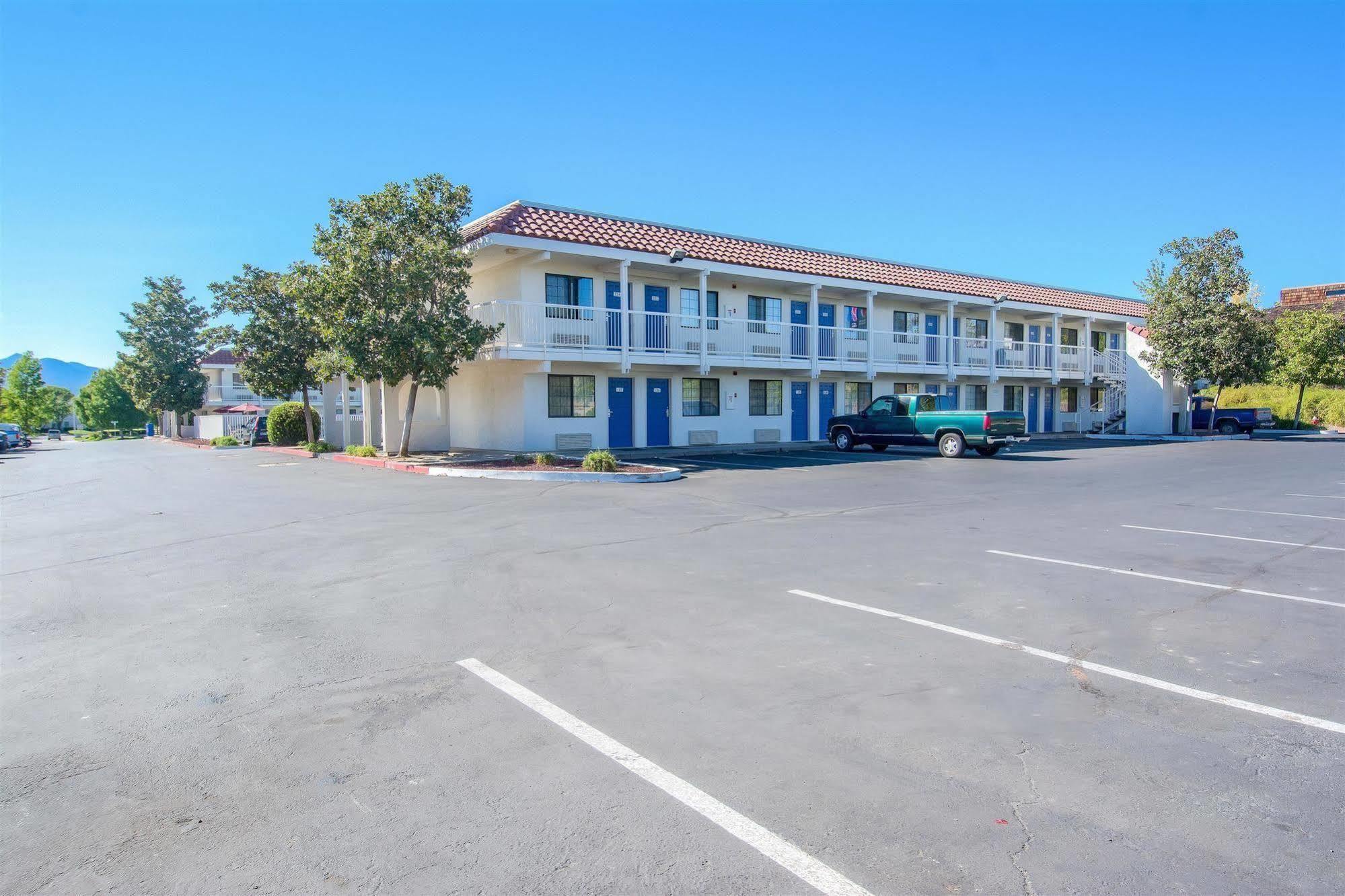 Motel 6-Redding, Ca - South Екстер'єр фото