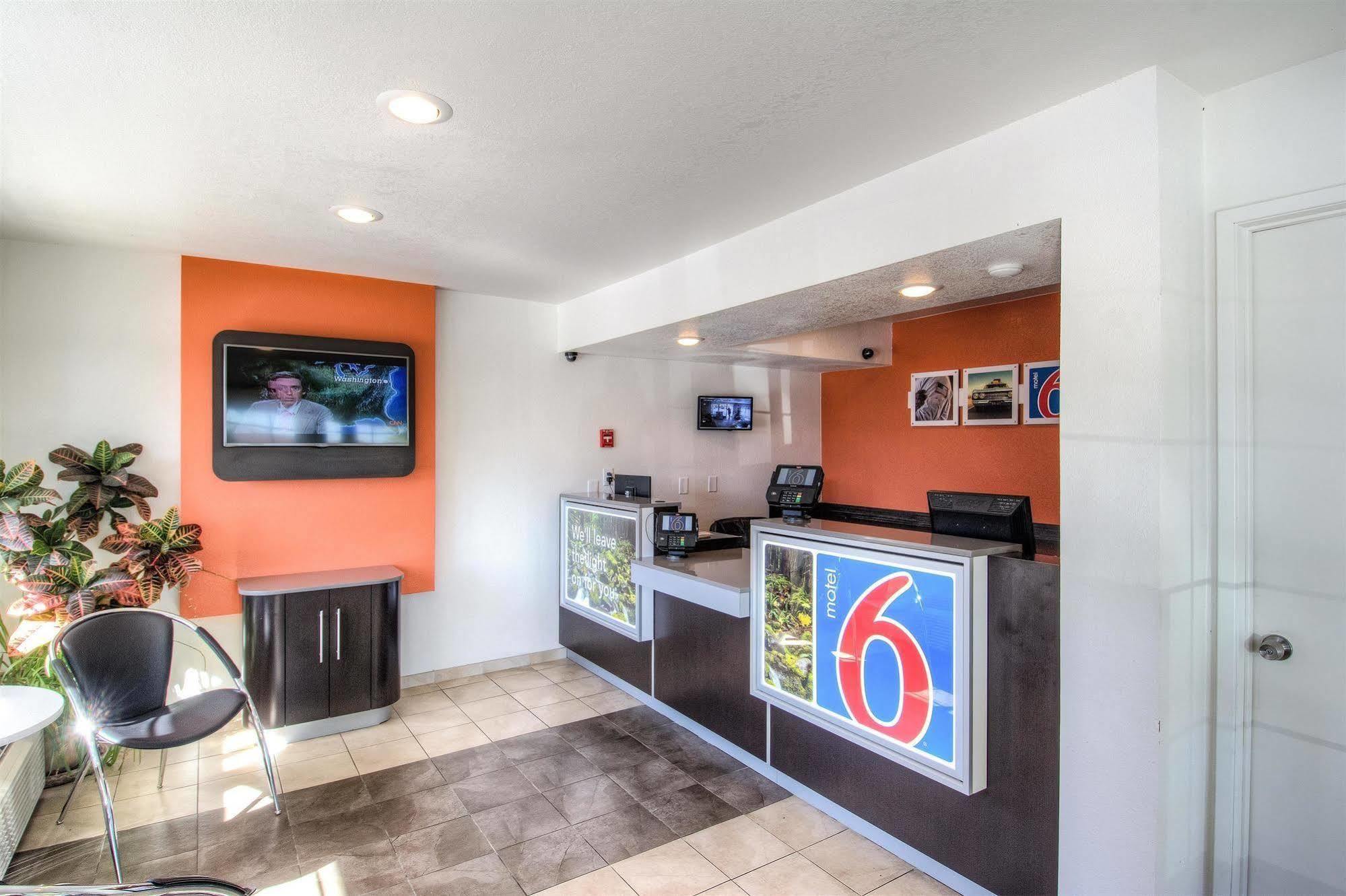 Motel 6-Redding, Ca - South Екстер'єр фото