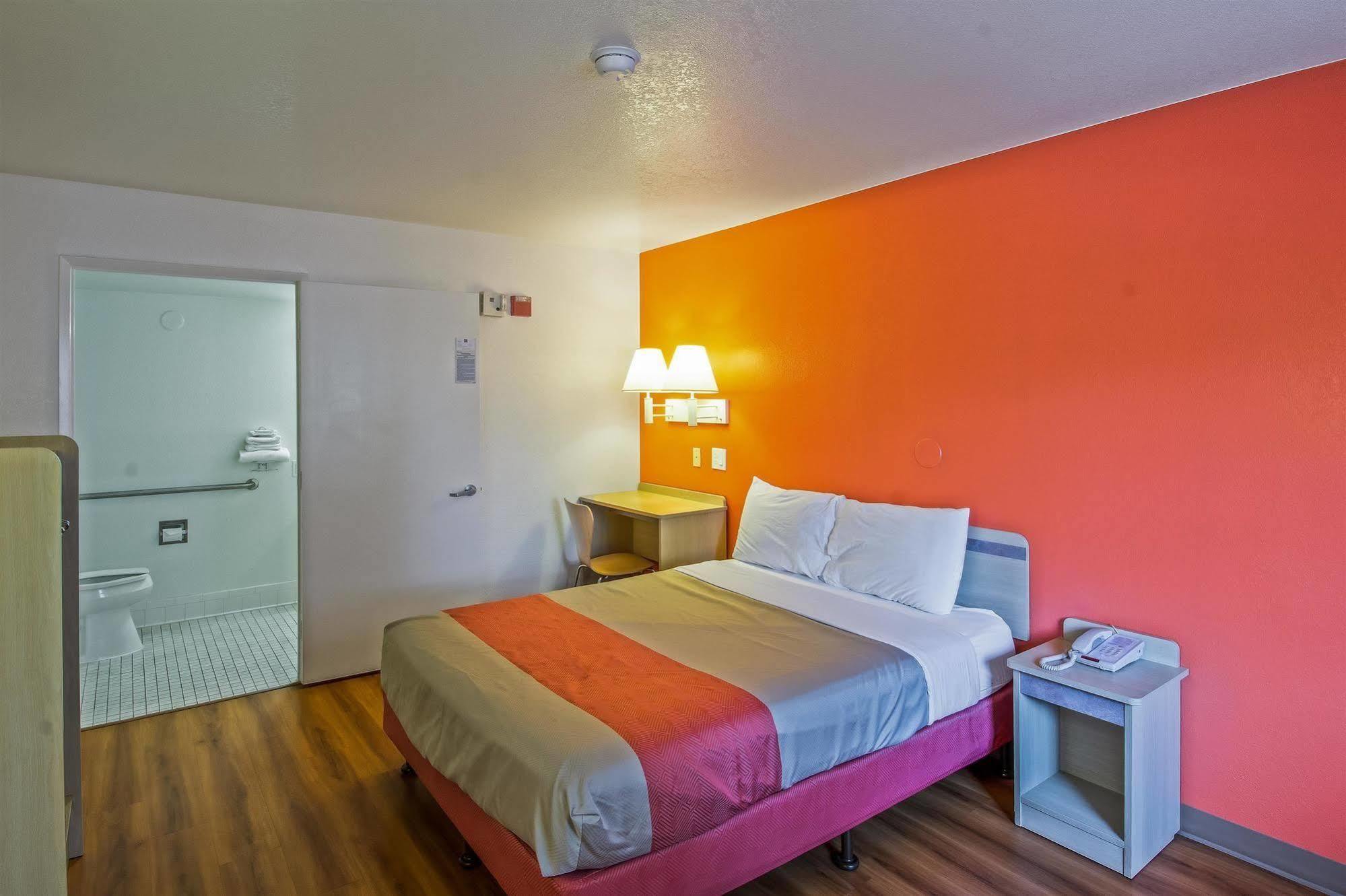 Motel 6-Redding, Ca - South Екстер'єр фото