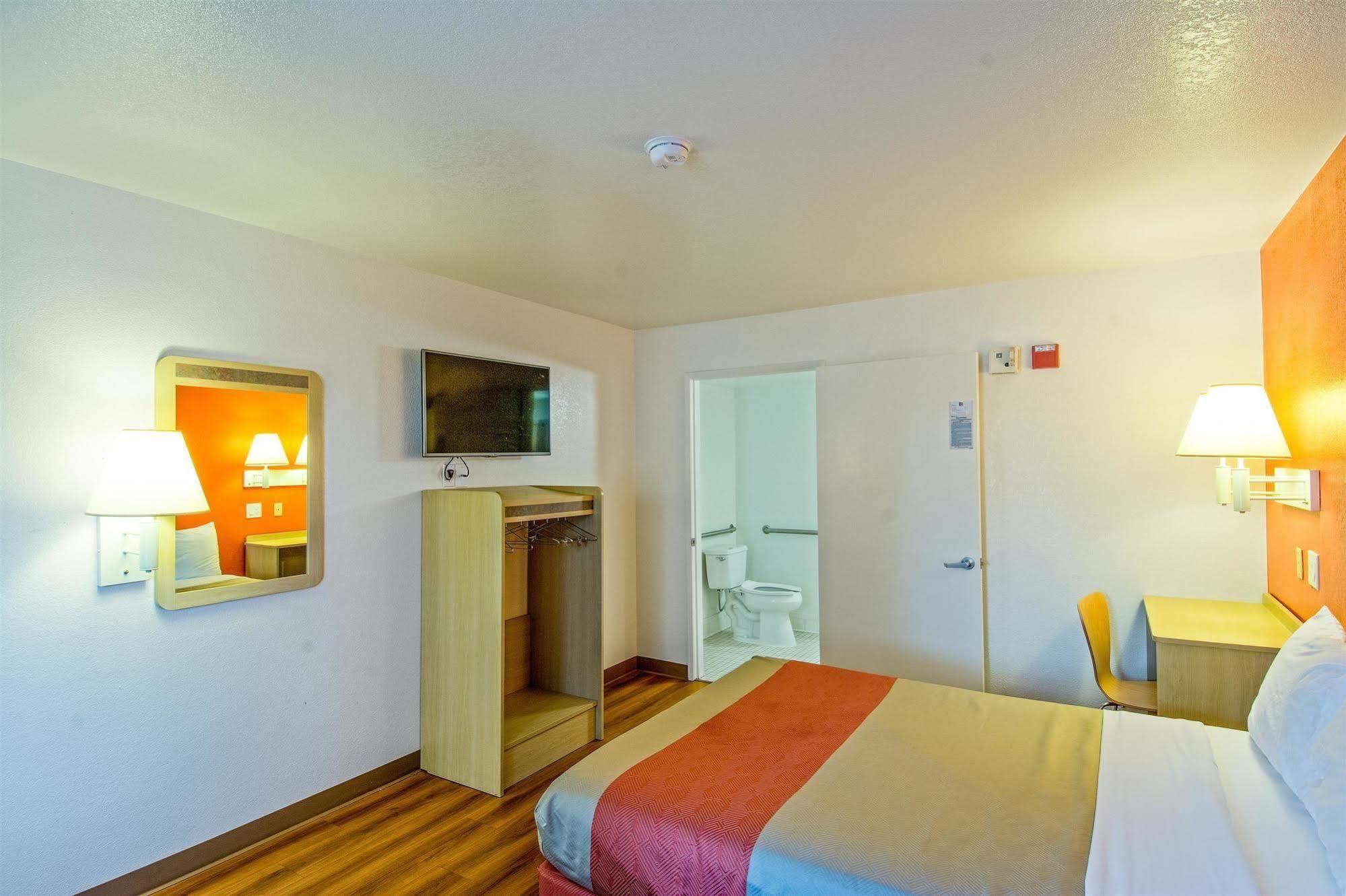 Motel 6-Redding, Ca - South Екстер'єр фото