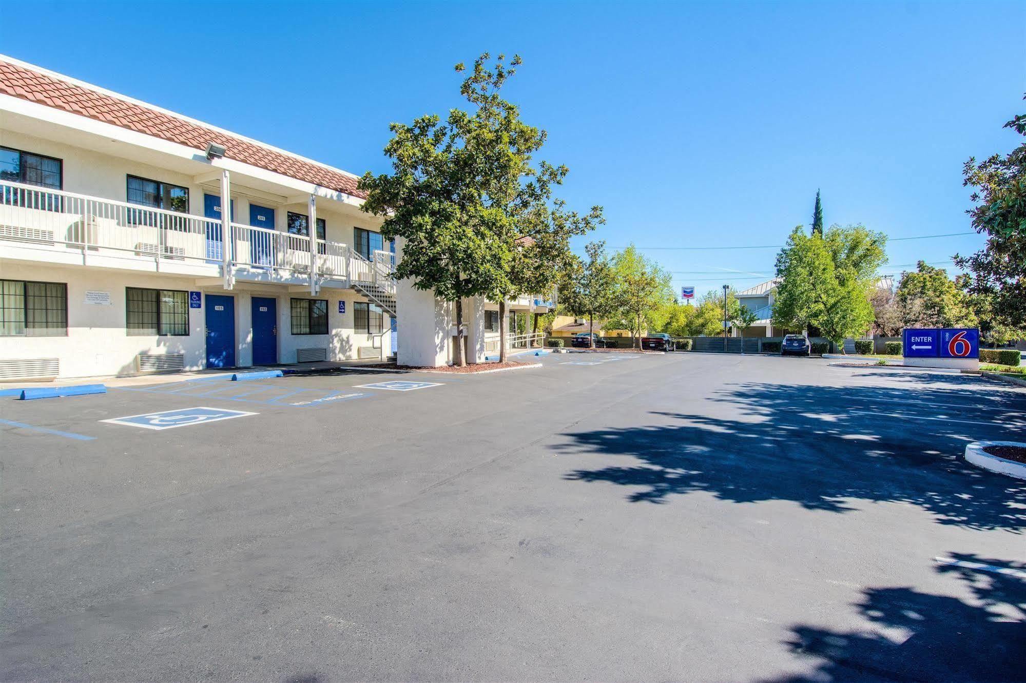 Motel 6-Redding, Ca - South Екстер'єр фото