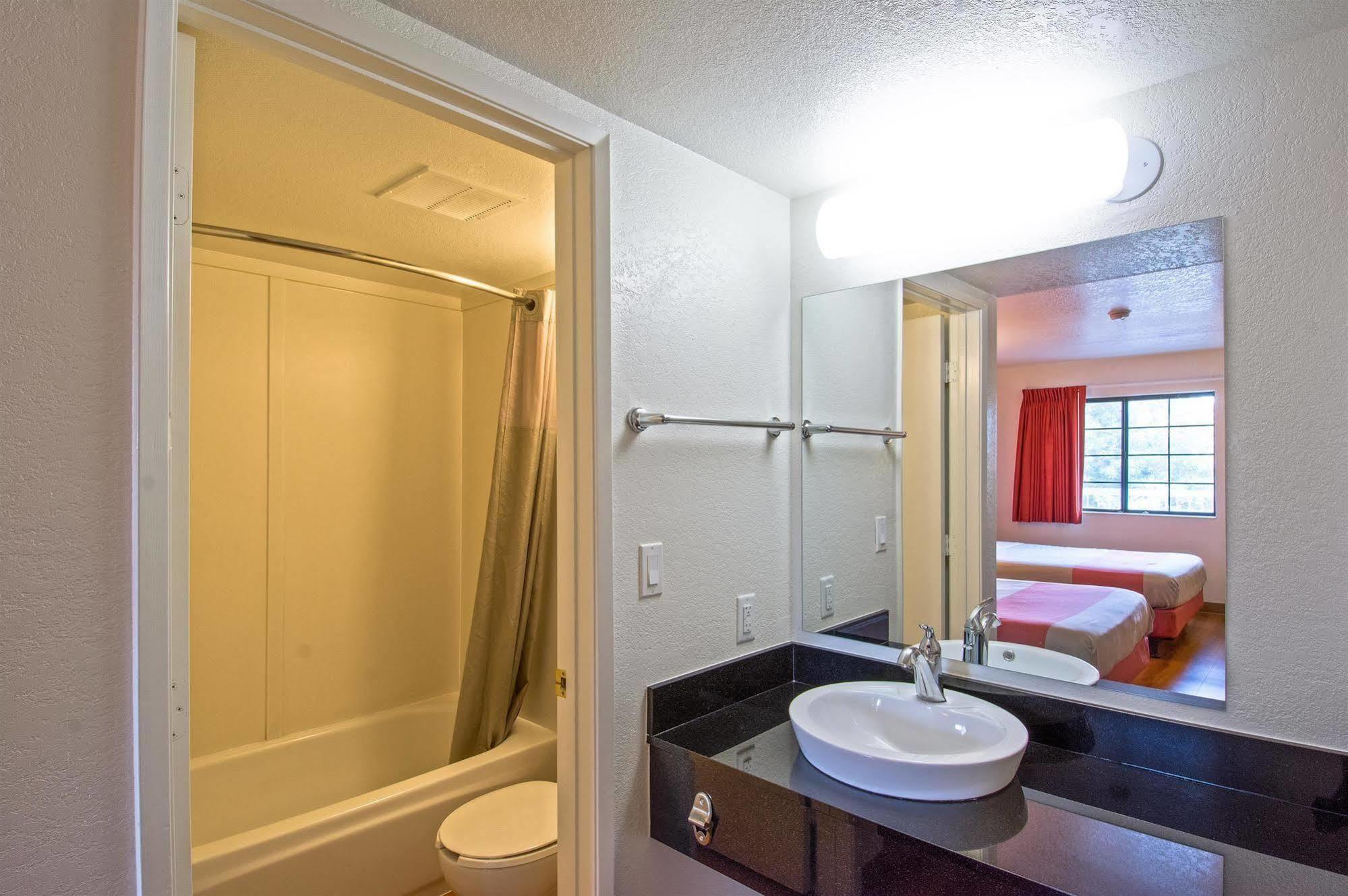 Motel 6-Redding, Ca - South Екстер'єр фото
