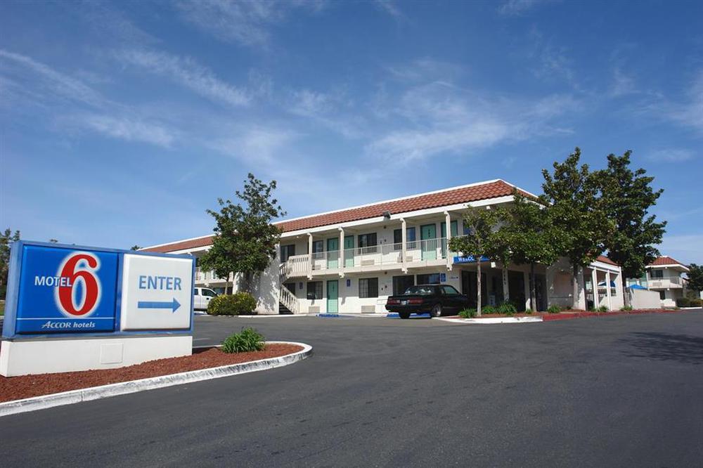 Motel 6-Redding, Ca - South Екстер'єр фото